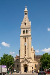 Bell-tower;-Catholic-church;-Christianity;-Crossroads;-Émile-Vaudremer;-Kaleidos;-Kaleidos-images;-La-parole-à-limage;-Neo-Romanesque;-Parisian-street;-Passer-by;-Petit-Montrouge;-Place-Victor-et-Hélène-Basch;-Places-of-worship;-Religion;-Religious-architecture;-Religious-building;-Saint-Pierre-de-Montrouge-church;-Spire;-Stories-Pictures;-Street-traffic;-Tarek-Charara;-Tower;-Traffic-light;-Urban-heritage